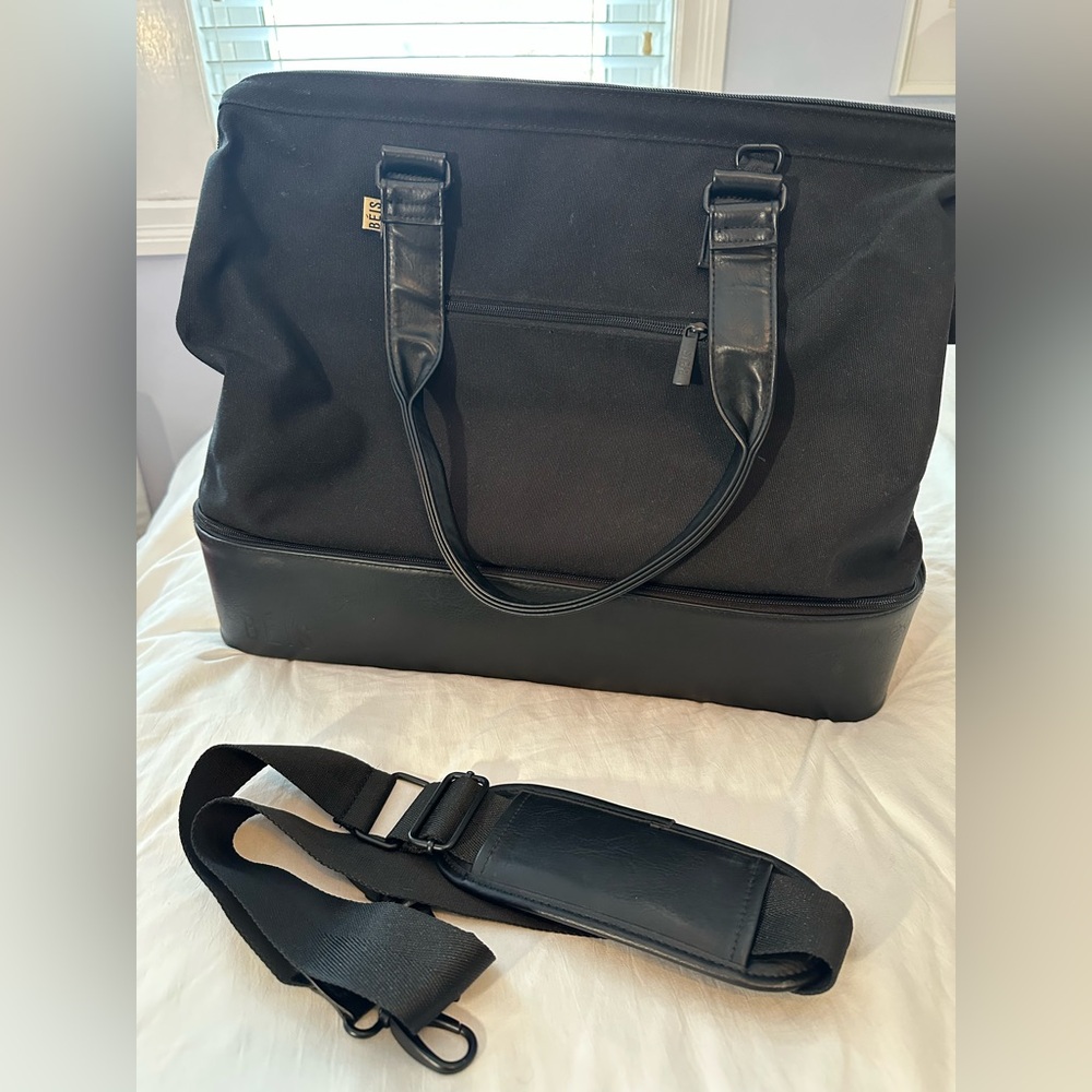 Beis Weekender with detachable strap.